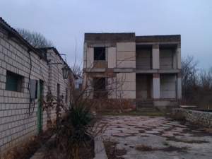 Продается дом в пгт. Черноморское, недострой 2 этажа, 250 м.кв.