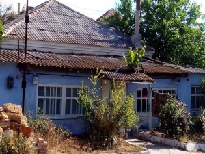 Продается небольшой дом в  центре пгт. Черноморское, общей площадью 51 м.кв.