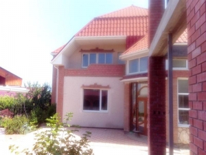 Продается новый современный дом в п. Черноморское, общая площадь 300 м.кв.