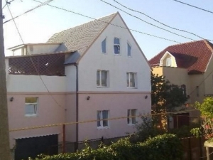 Продается 3-х этажный дом 220 кв.м. на участке 7 соток в пгт. Черноморское.