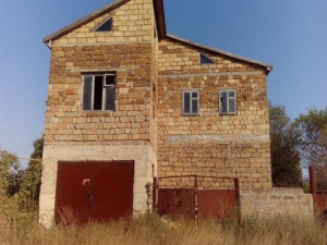 Продается дом дачный в п. Черноморское, общей площадью 230 м.кв.
